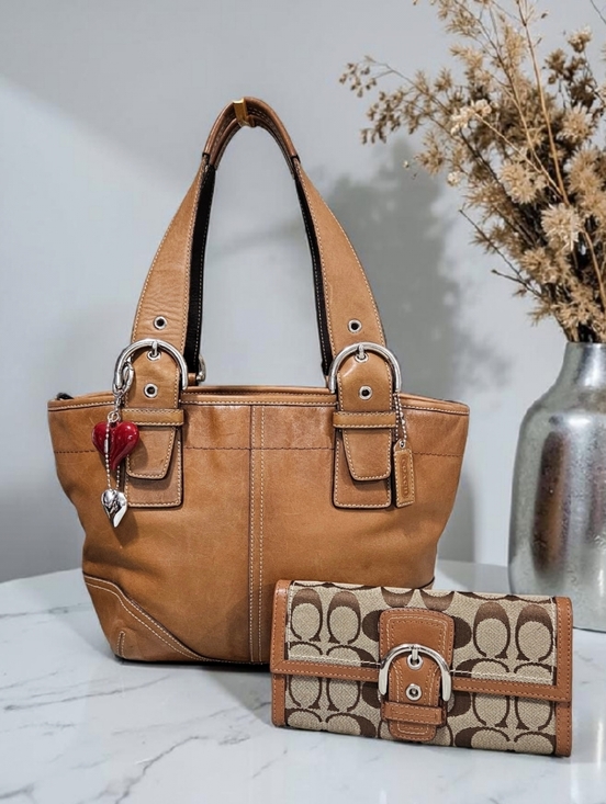 Coach Handbags - Coach SOHO 2005 Vintage Leather Shoulder Bag Set
